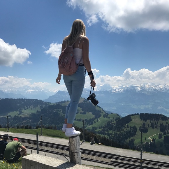 Pieces curated by a Brooklyn designer - Picture 3 of 5